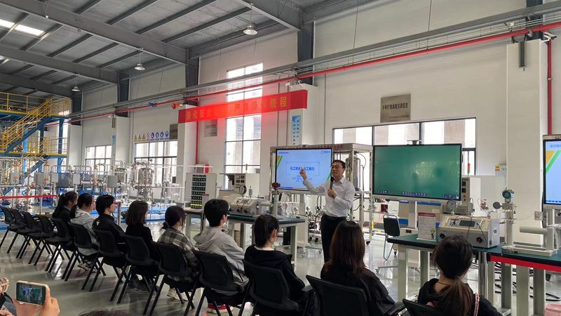 化工原料定制加工：揭秘定制化解决方案的奥秘**